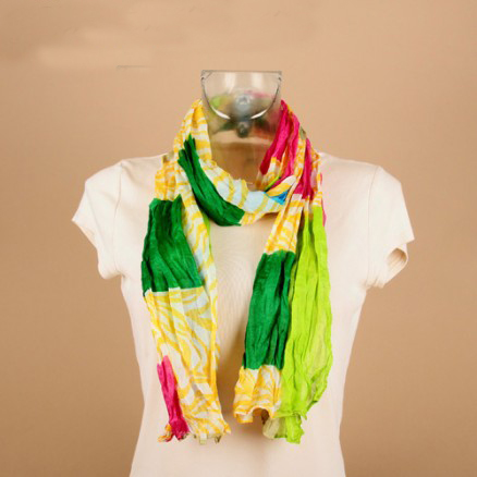 Foulard en viscose rectangles verts bleus jaunes fushia