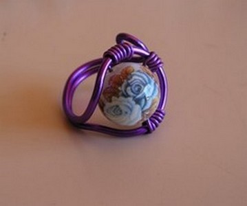 Bague en aluminium violet  et perle